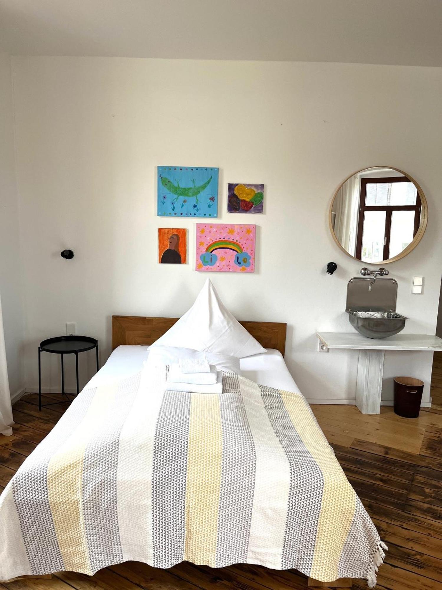 Kuenstlerzimmer Im Kulturhaus Haeselburg Gera Exterior foto
